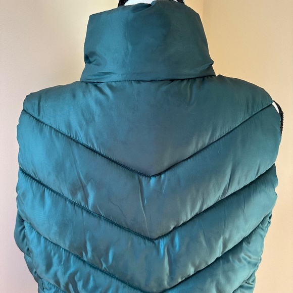 **SO* Junior's Dark Green Fashion Puffer Vest Size Large - Picture 5 of 8
